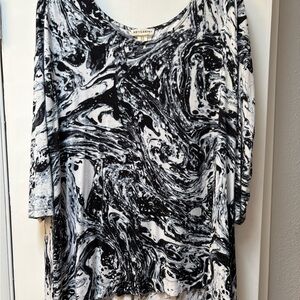 Artisan NY Navy and White 3/4 Sleeve Boxy Blouse